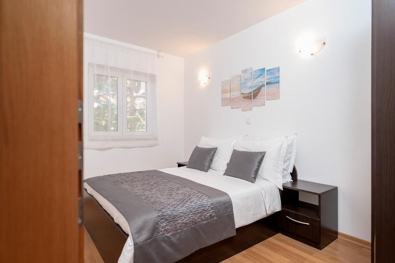 Villa Dalmatia Apartments Bol Exteriör bild