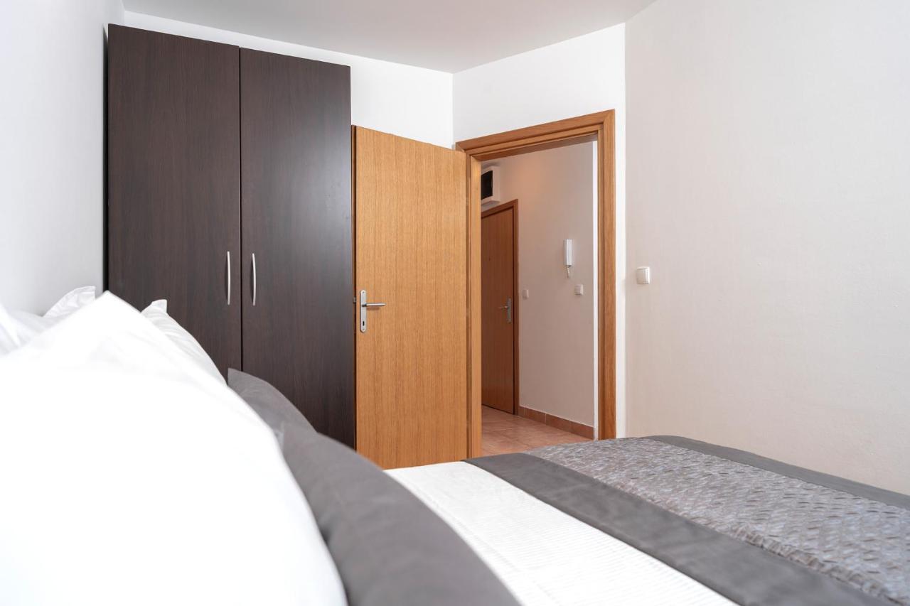 Villa Dalmatia Apartments Bol Exteriör bild
