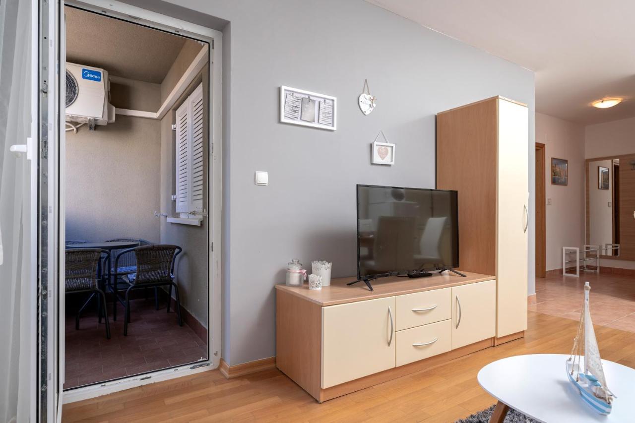 Villa Dalmatia Apartments Bol Exteriör bild