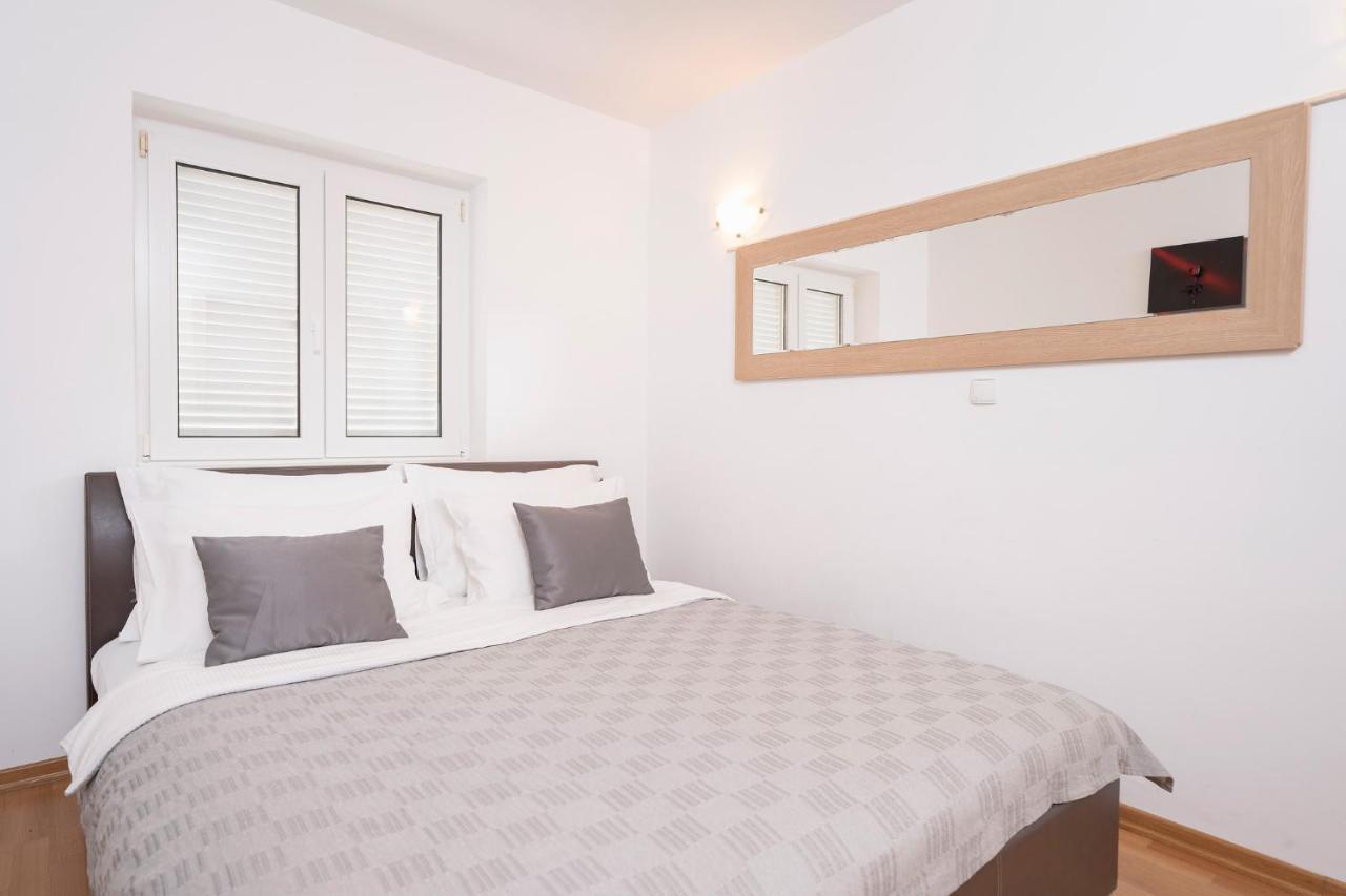 Villa Dalmatia Apartments Bol Exteriör bild