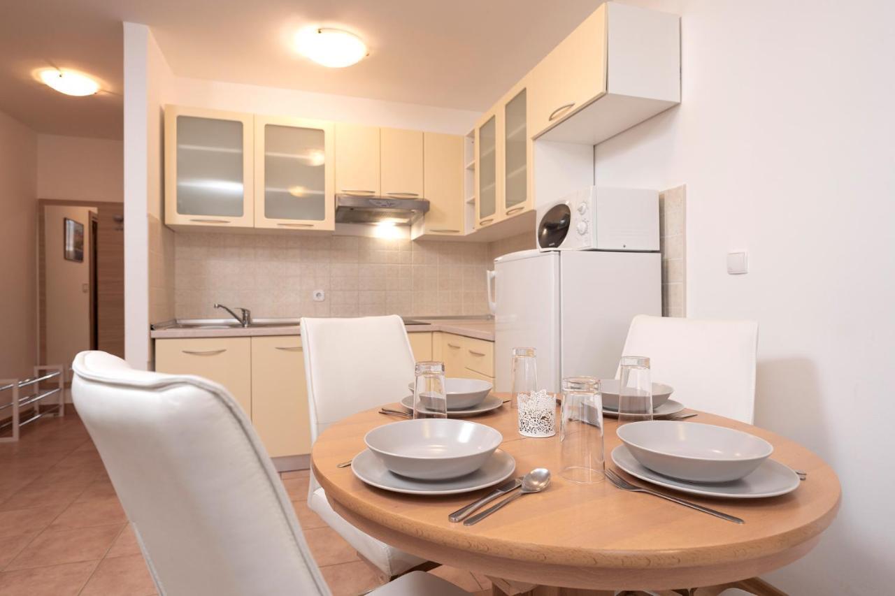 Villa Dalmatia Apartments Bol Exteriör bild