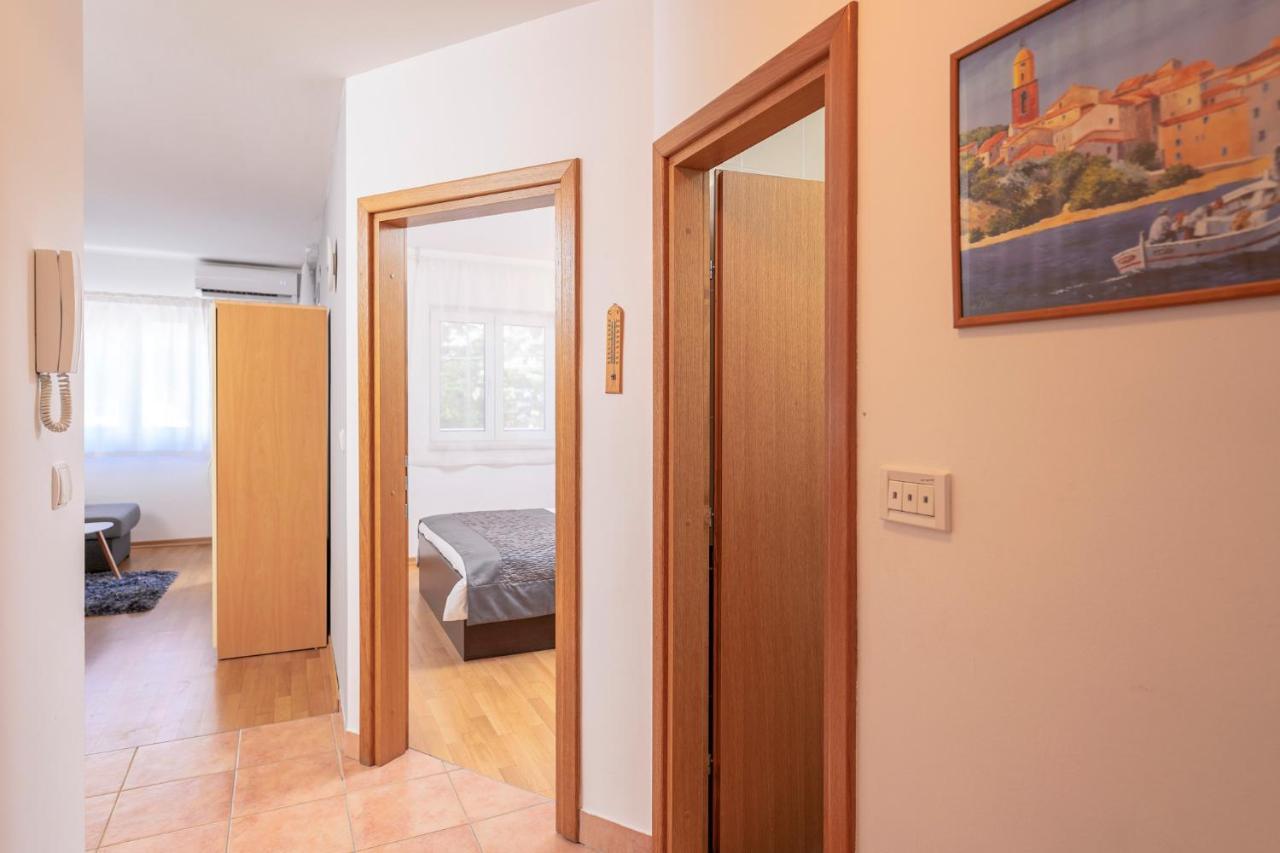 Villa Dalmatia Apartments Bol Exteriör bild