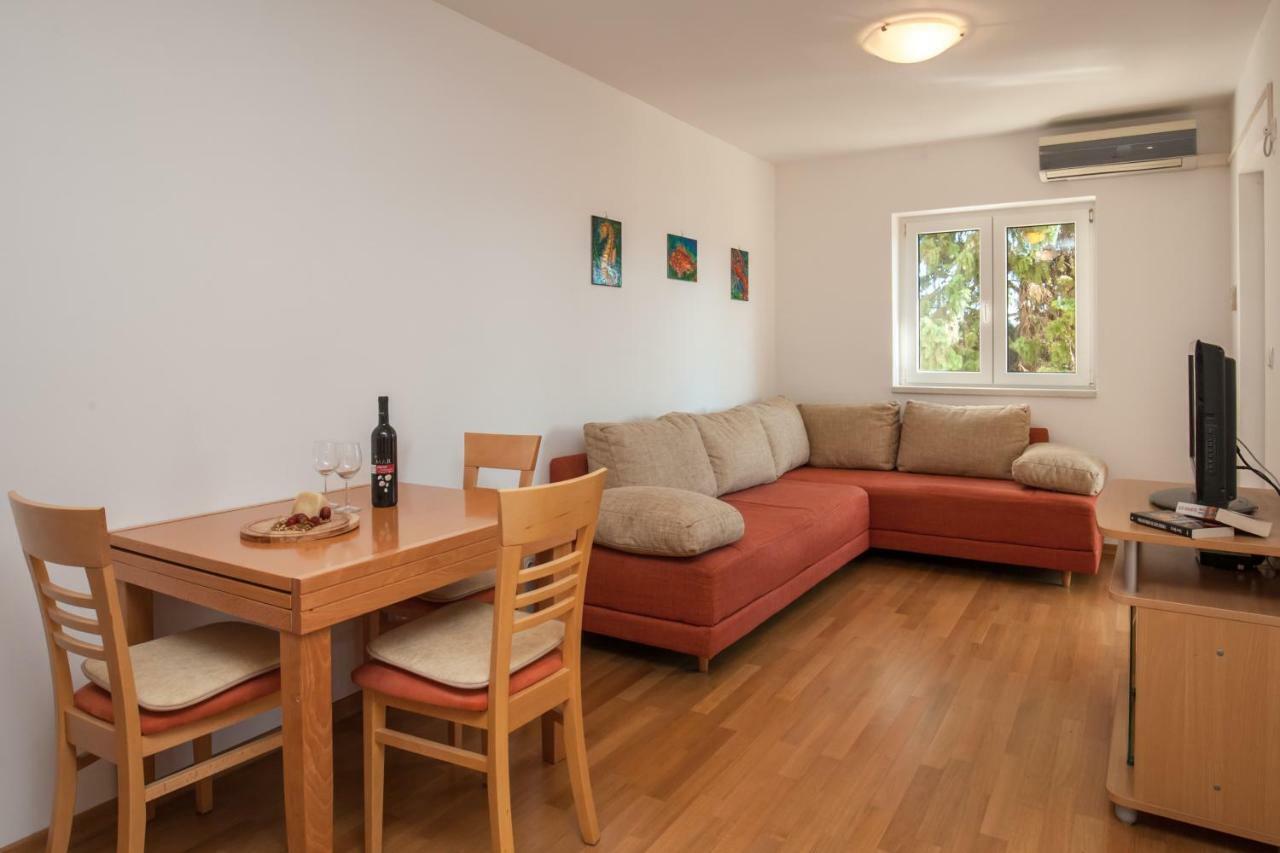 Villa Dalmatia Apartments Bol Exteriör bild