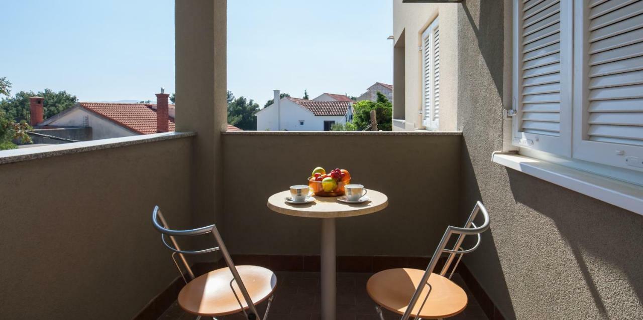Villa Dalmatia Apartments Bol Exteriör bild